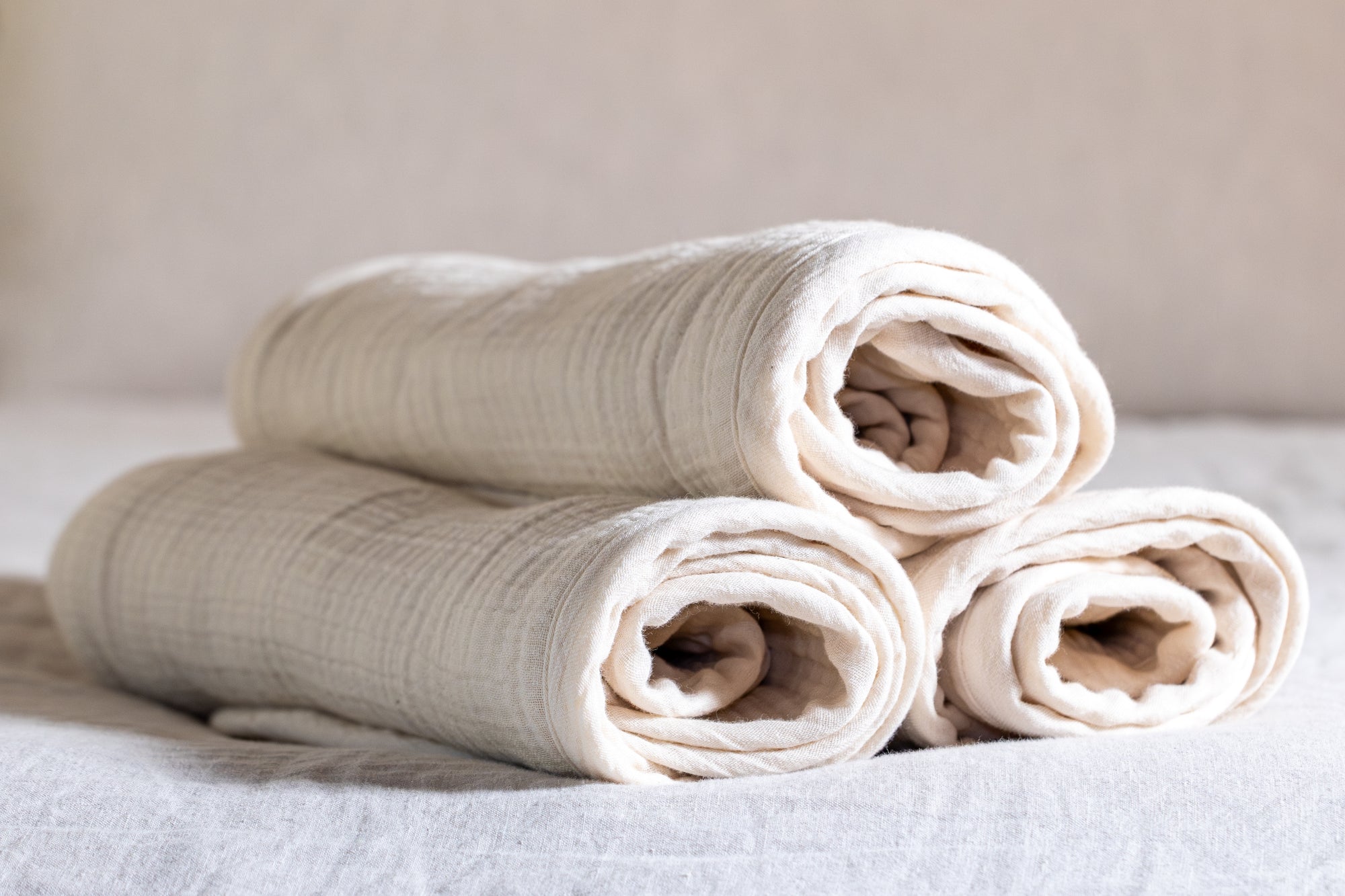 the loopi wearable burp cloth wrap in ecru - trio